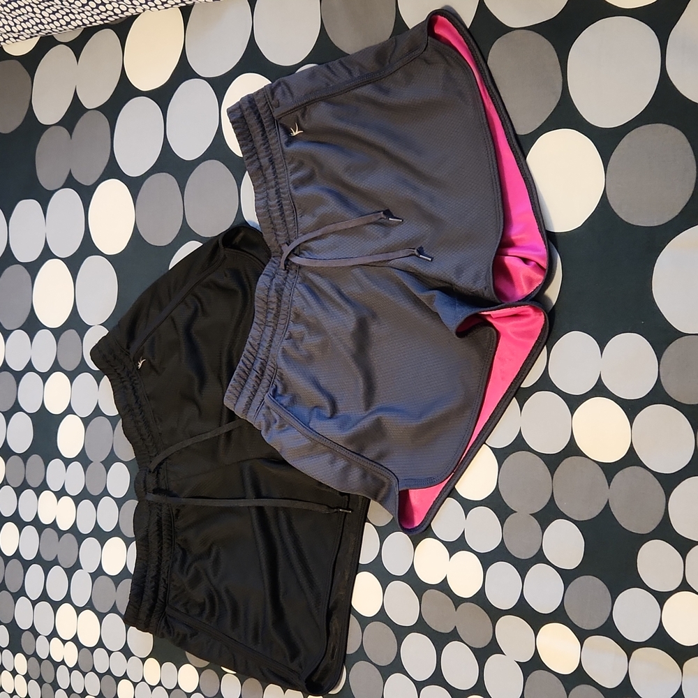 Ladies 2 pairs Danskin dri-more shorts, size M